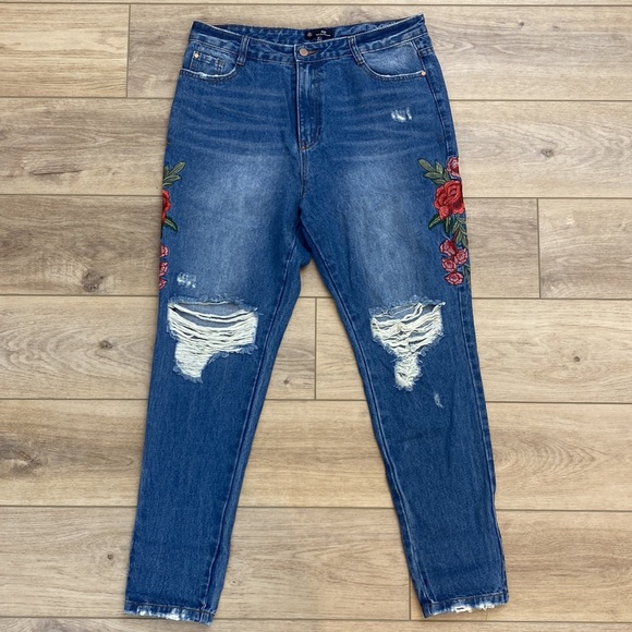 Missguided | Riot | Embroidered High Rise Distressed Mom Jeans - Picture 3 of 16